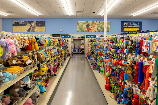 market Petsense by Tractor Supply on magnolia dedicated to Pet supply store